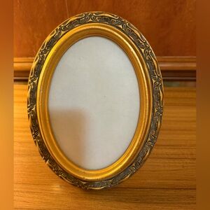 Vintage 5x7 Ornate Gold Oval Picture Frame - Wood with Metal Easel Stand